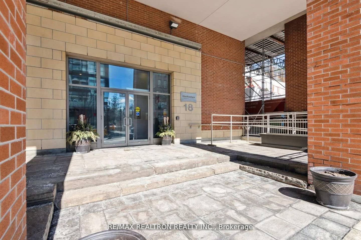 18 Merton Street 906, Toronto, ON M4S 3G9