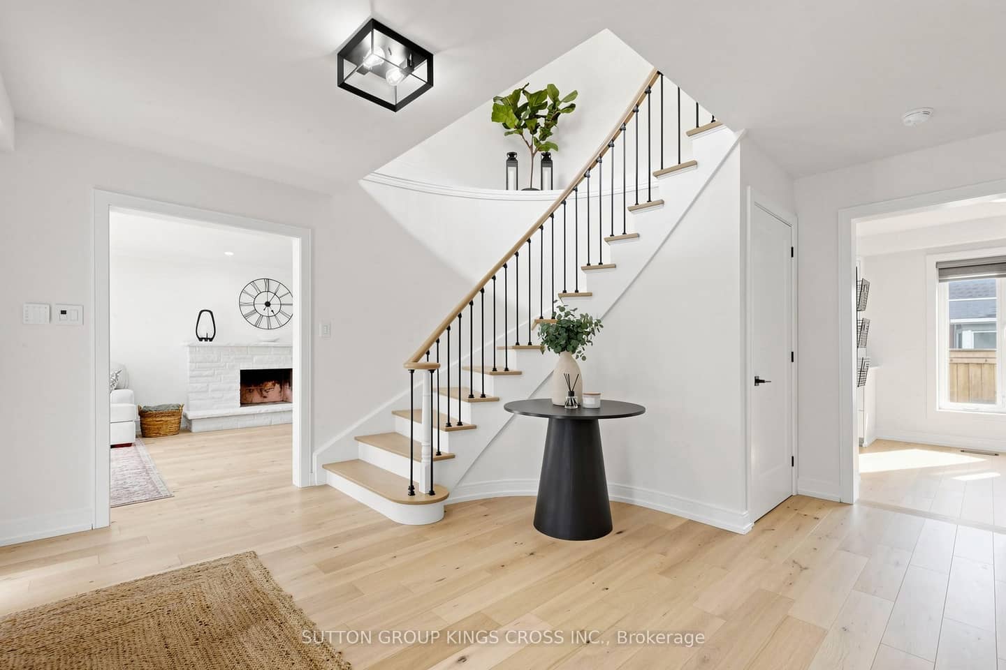 360 Isabella Avenue, Mississauga, ON L5B 1B2