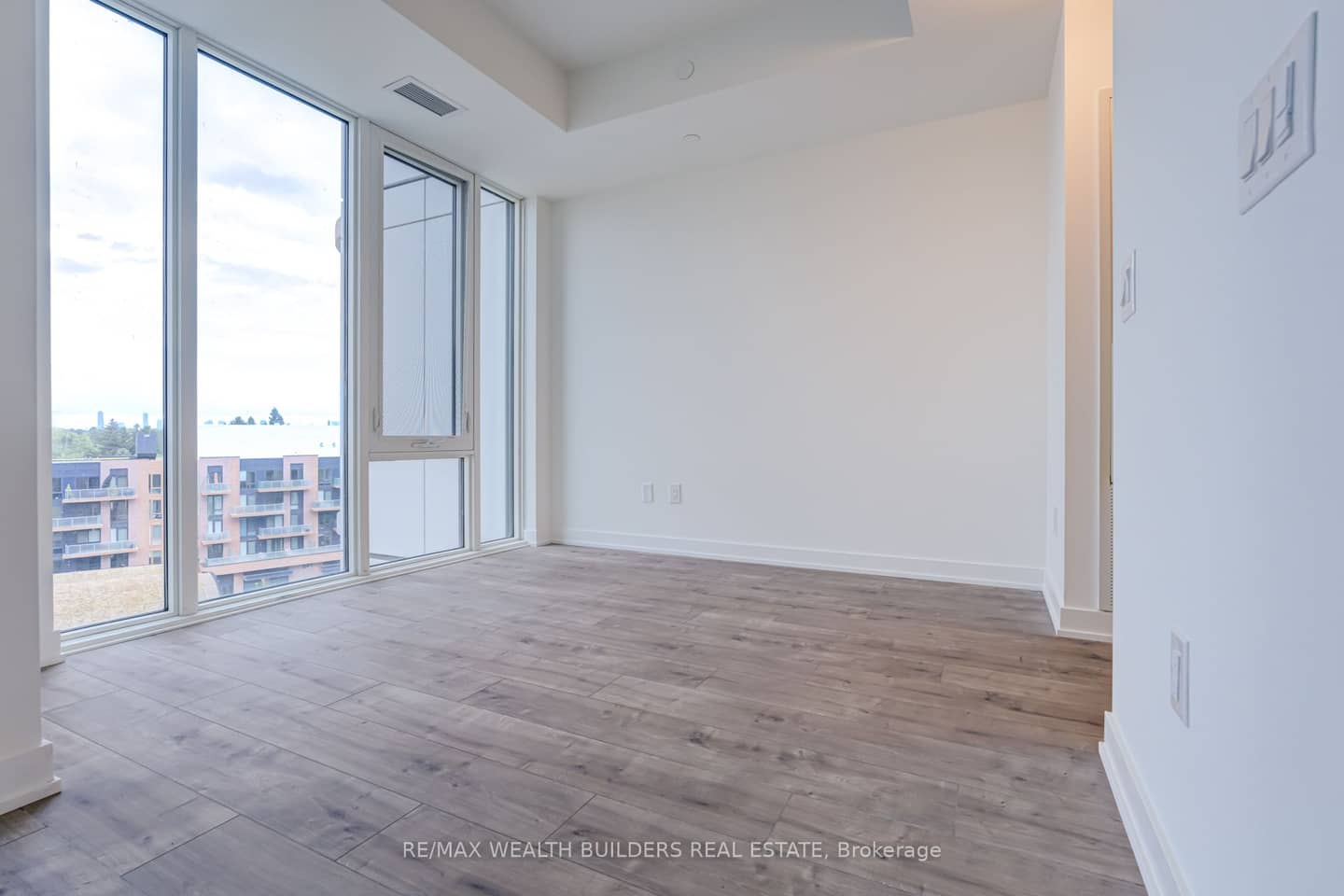 220 Missinnihe Way 714, Mississauga, ON L5H 0A9