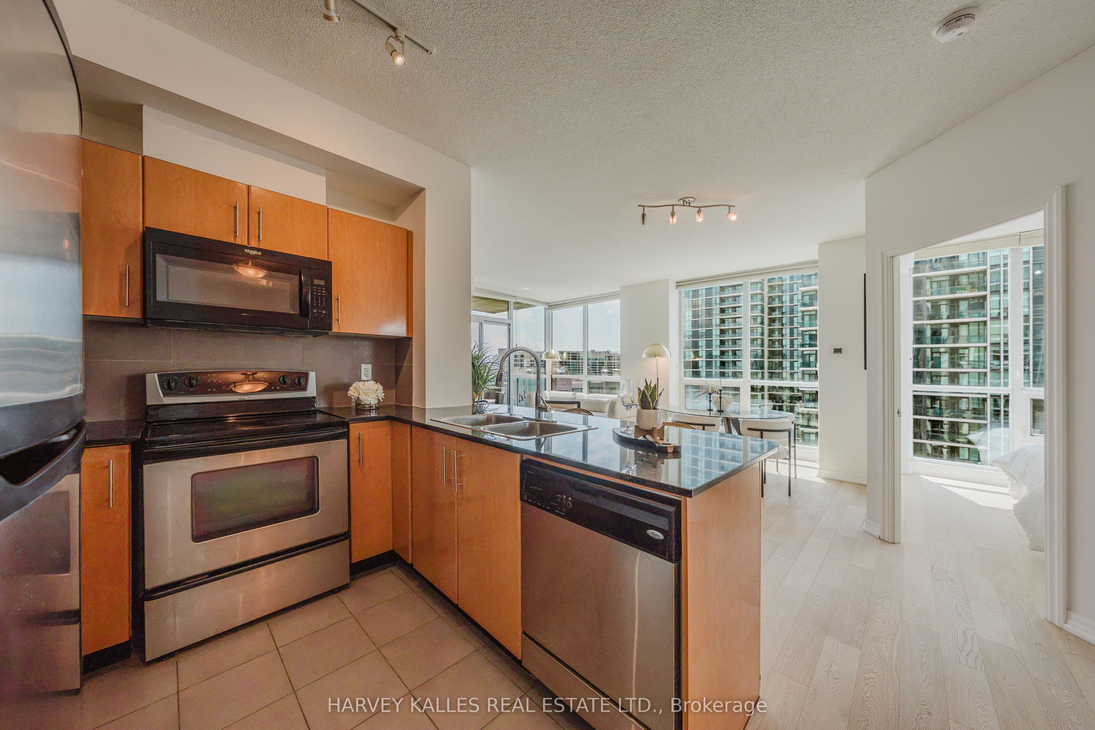 16 Yonge Street 3211, Toronto, ON M5E 2A1