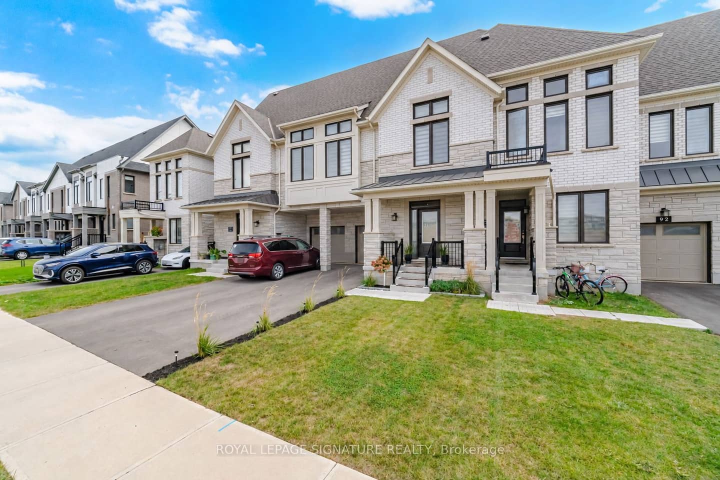 94 Settlers Road E, Oakville, ON L6H 7W5