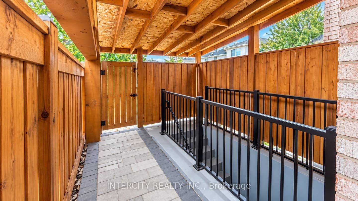 159 Moffatt Avenue, Brampton, ON L6Y 4R8