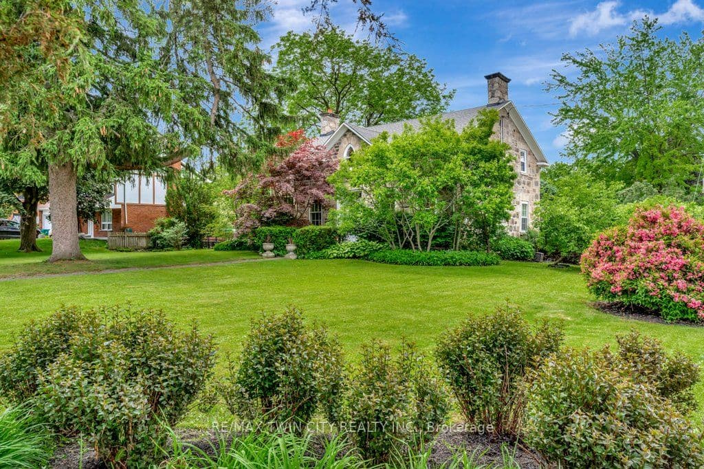 142 GLENMORRIS Street, Cambridge, ON N1S 2Z5