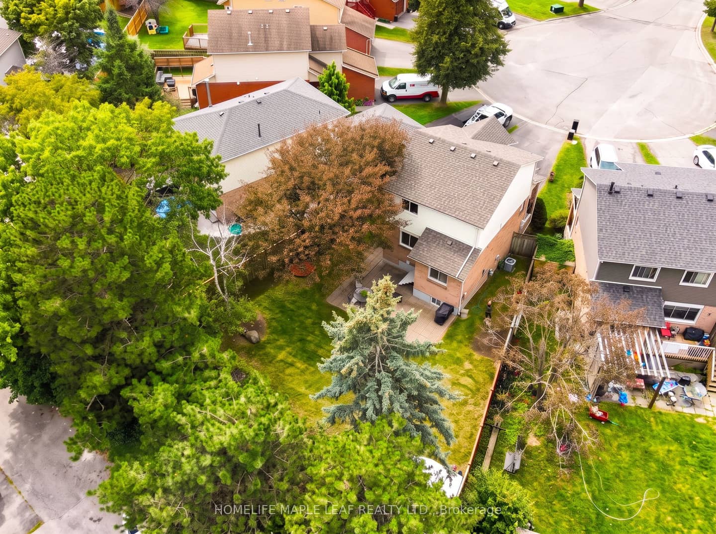 12 Giles Court, Whitby, ON L1N 8T5