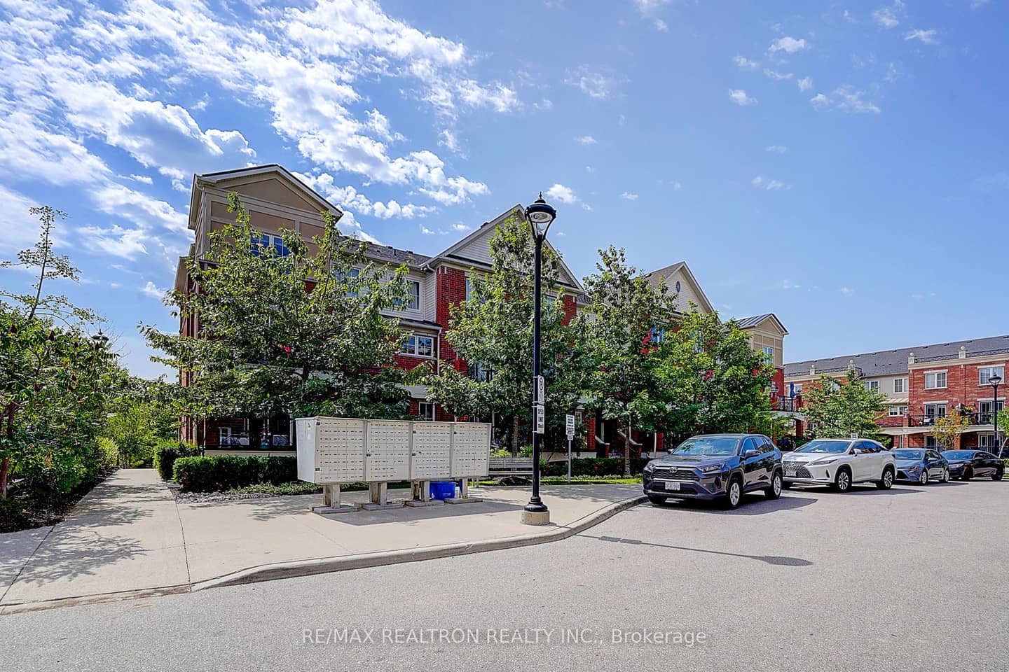 2492 Post Road 16, Oakville, ON L6H 0G6