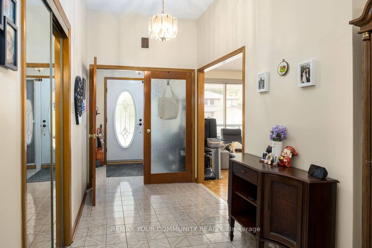 55 Thistle Ridge Drive, Vaughan, ON L4L 3K3