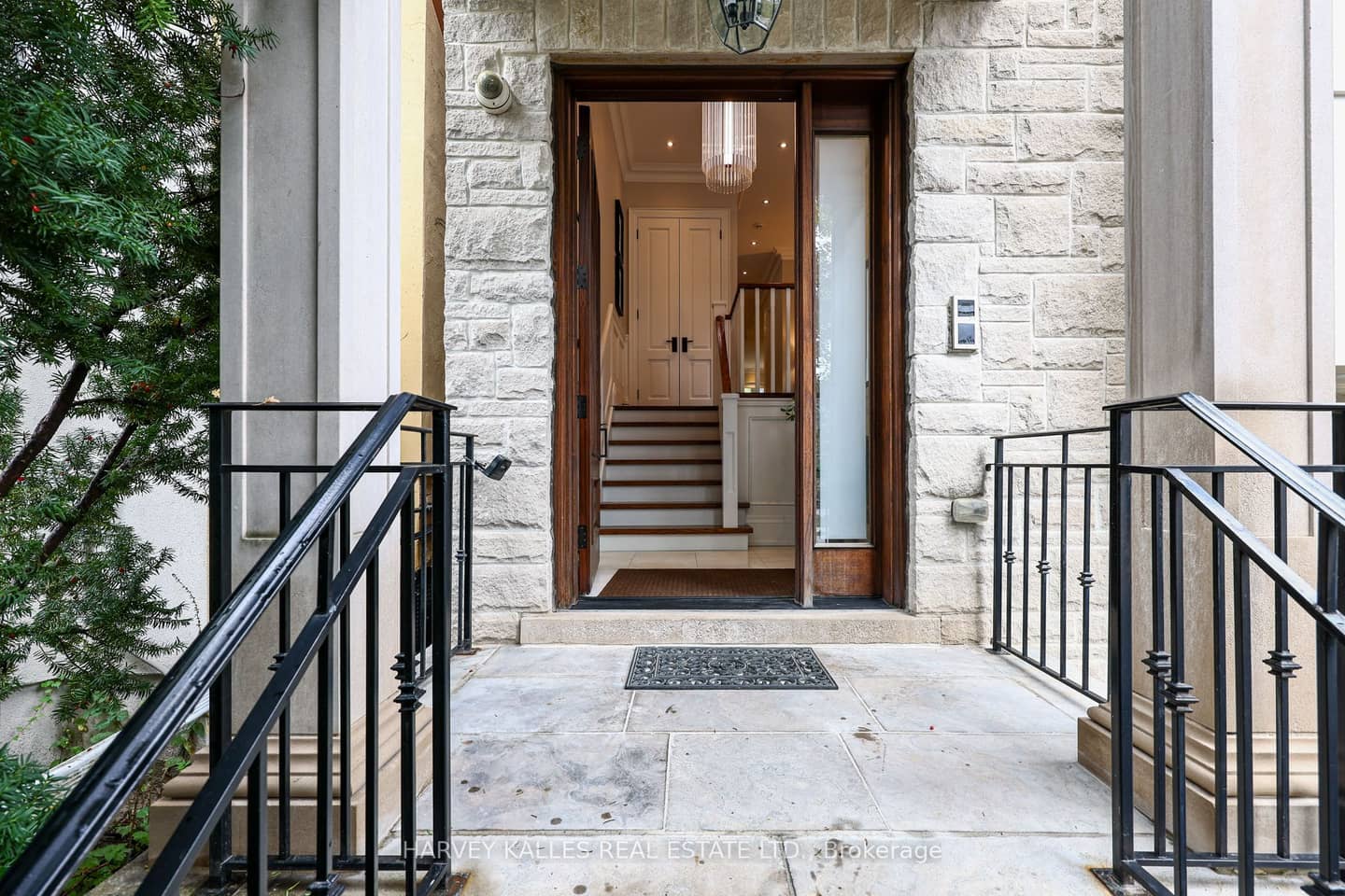 344 Fairlawn Avenue, Toronto, ON M5M 1T6