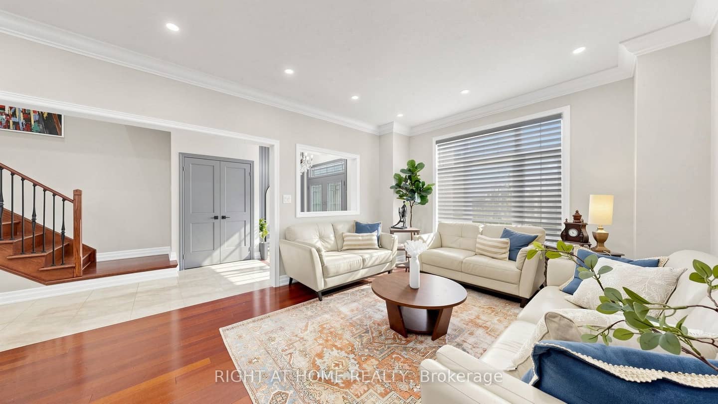 40 Chateau Drive, Vaughan, ON L4H 3A1