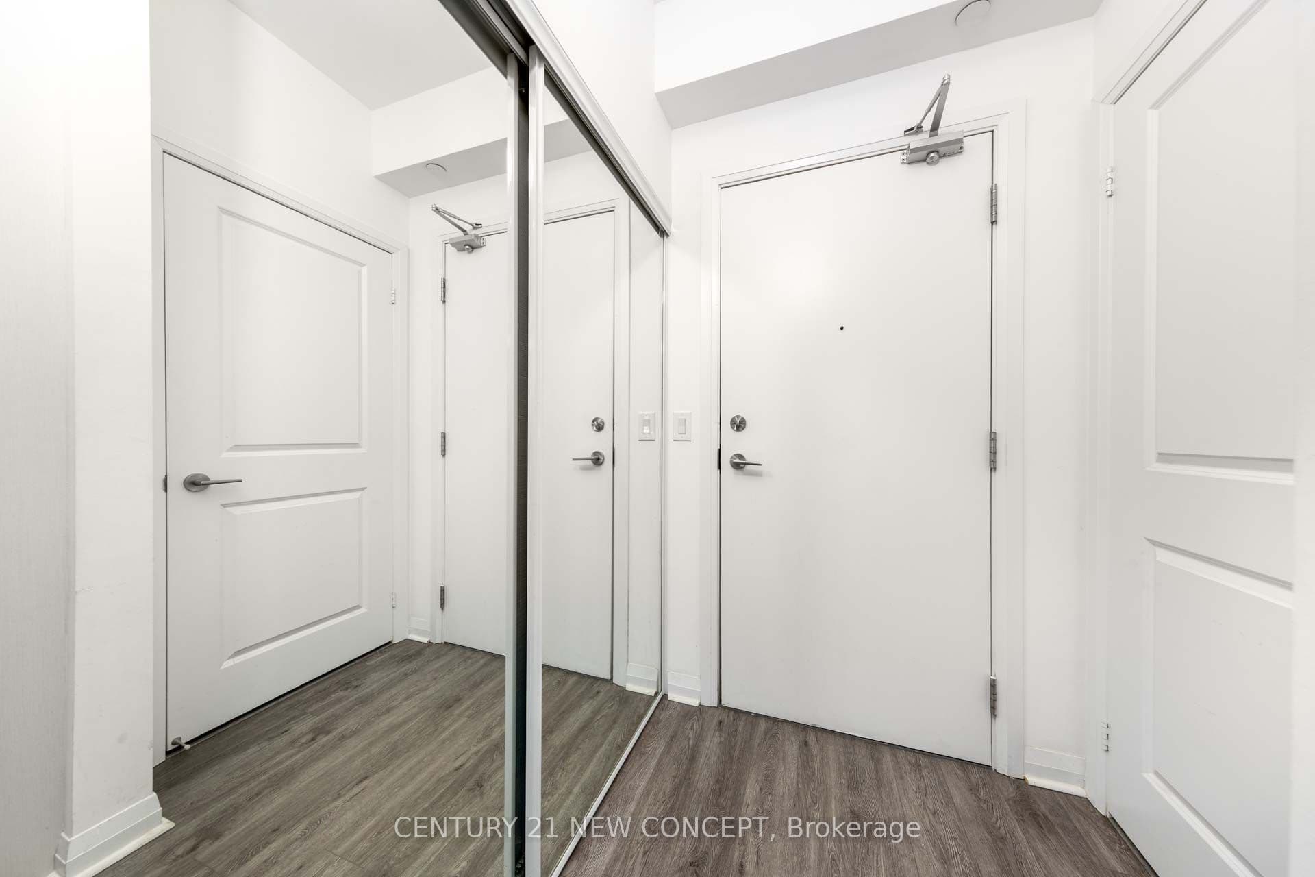 55 Oneida Crescent 409, Richmond Hill, ON L4B 0E8