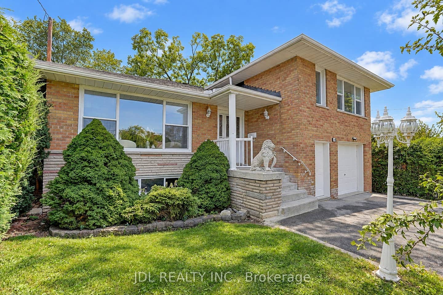 19 Sweeney Drive, Toronto, ON M4A 1T1