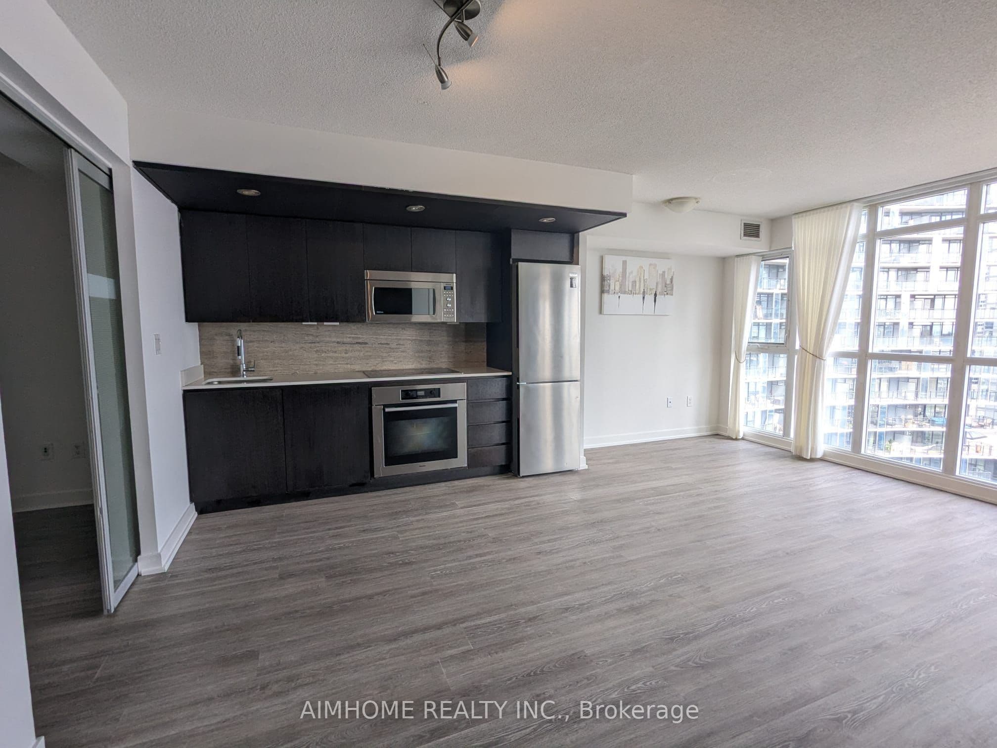 10 Capreol Court 1806, Toronto, ON M5V 4B3