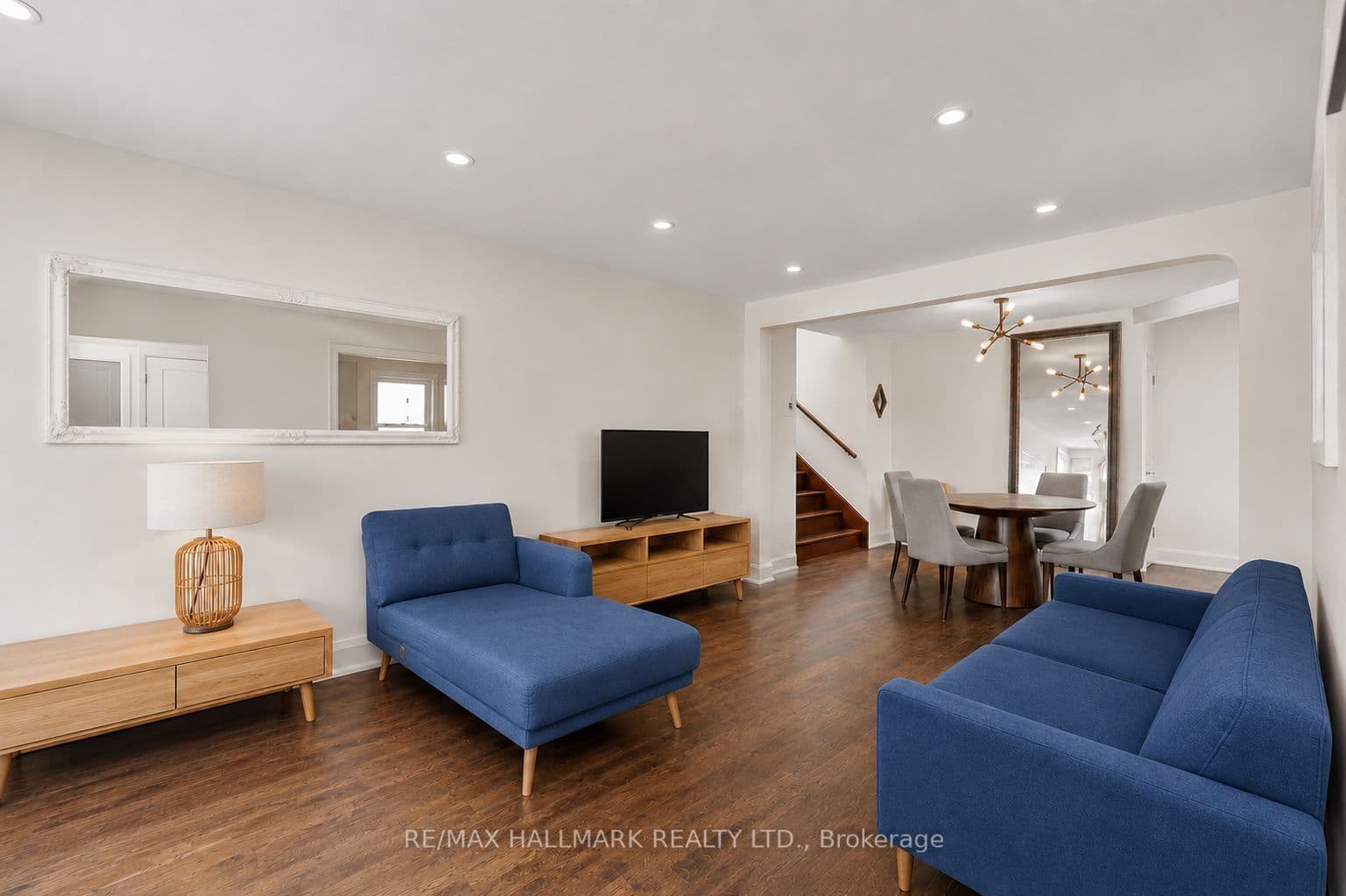 8 Davies Crescent, Toronto, ON M4J 2X5