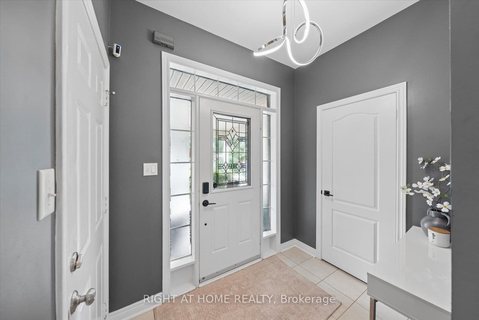 77 Shoniker Drive, Newmarket, ON L3X 2Z3