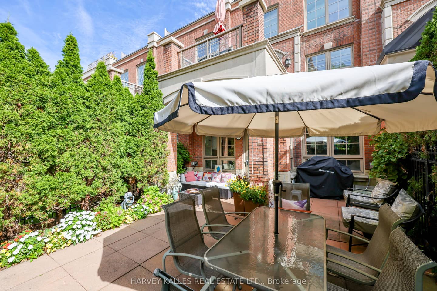 21 Burkebrook Place TH9, Toronto, ON M4G 0A2