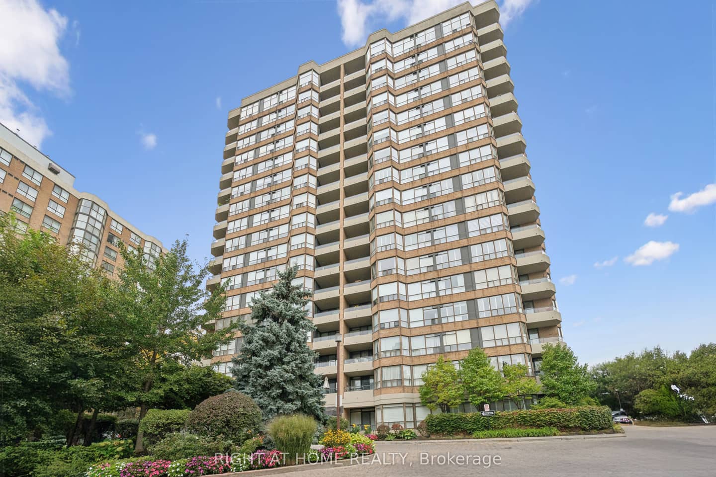 268 Ridley Boulevard 1217, Toronto, ON M5M 4N3