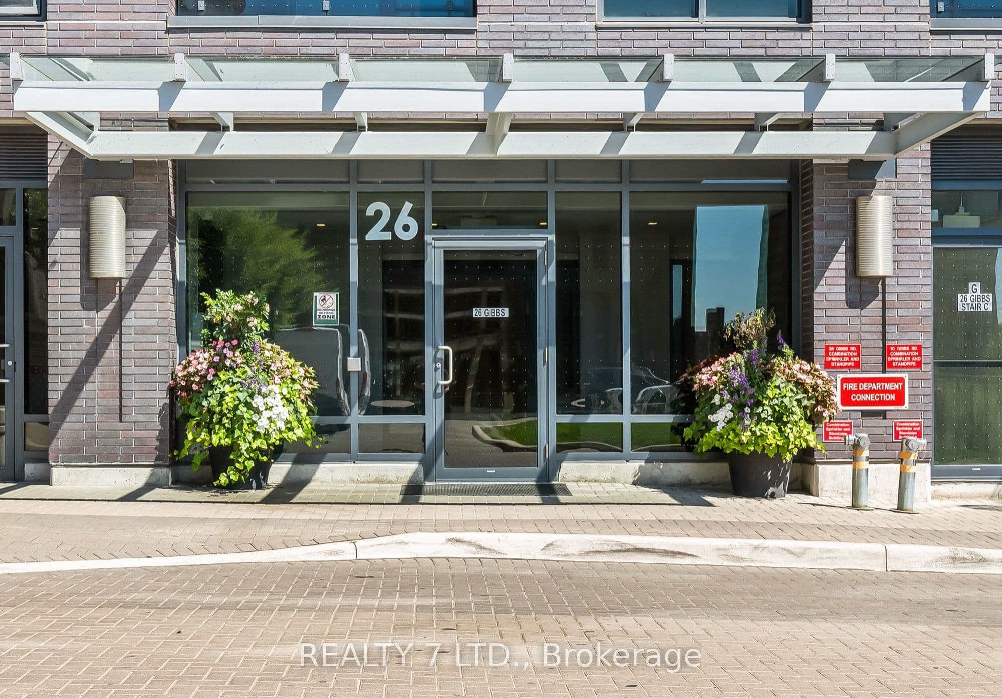26 Gibbs Road 1033, Toronto, ON M9B 0E3