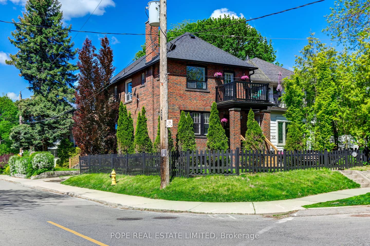 18 Edgewood Avenue, Toronto, ON M4L 3E6