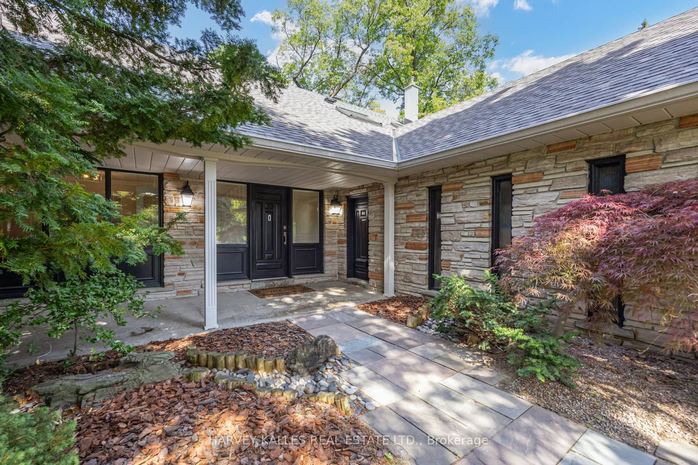 19 Ridgegate Crescent, Toronto, ON M8Y 2C9