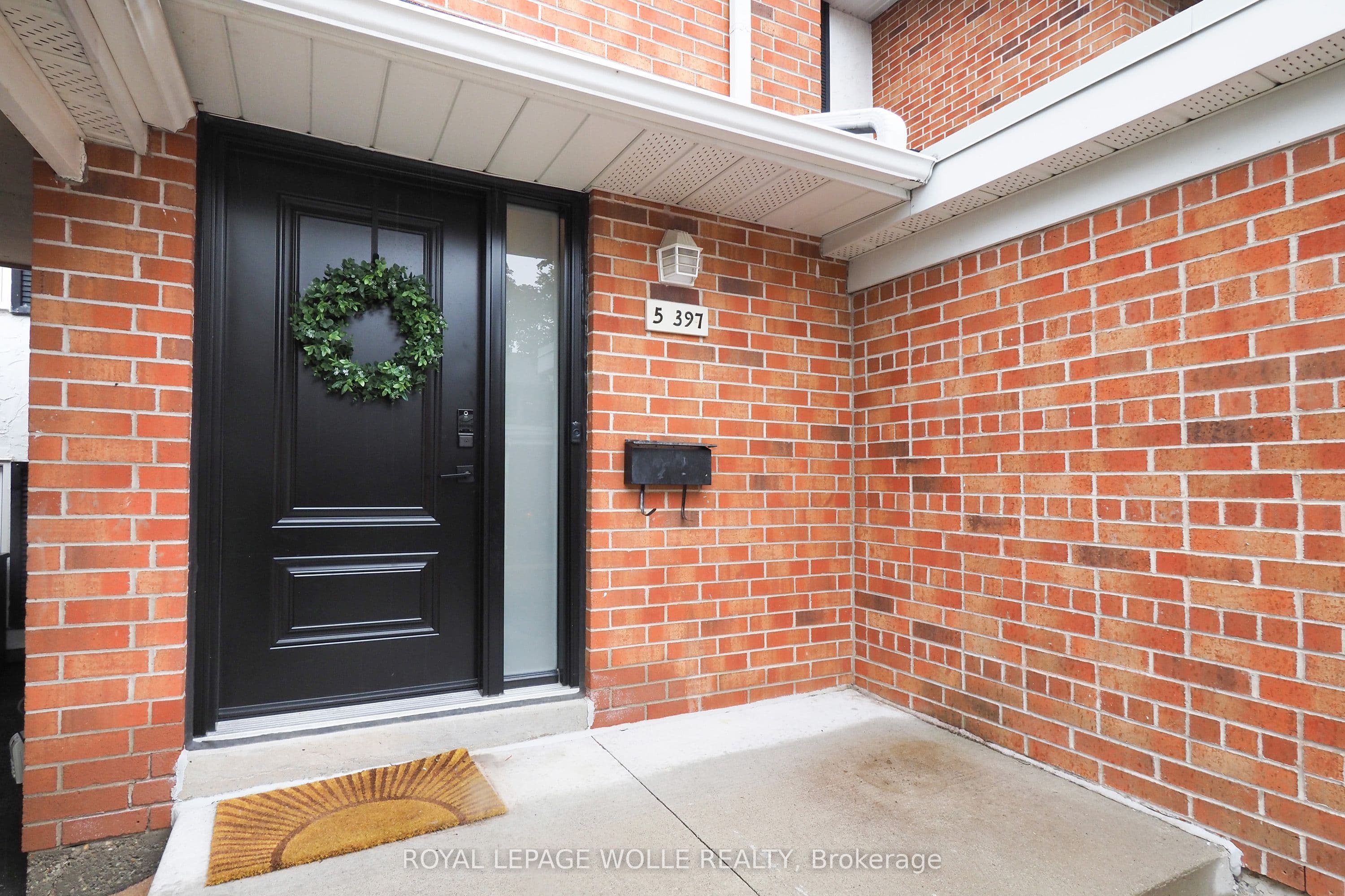 397 Keats Way 5, Waterloo, ON N2L 5S7