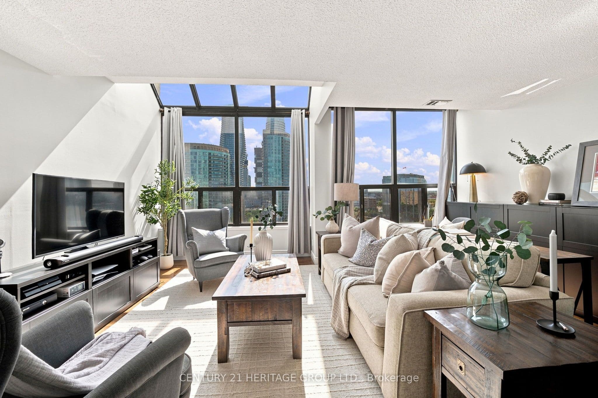200 Robert Speck Parkway PH1, Mississauga, ON L4Z 1S3
