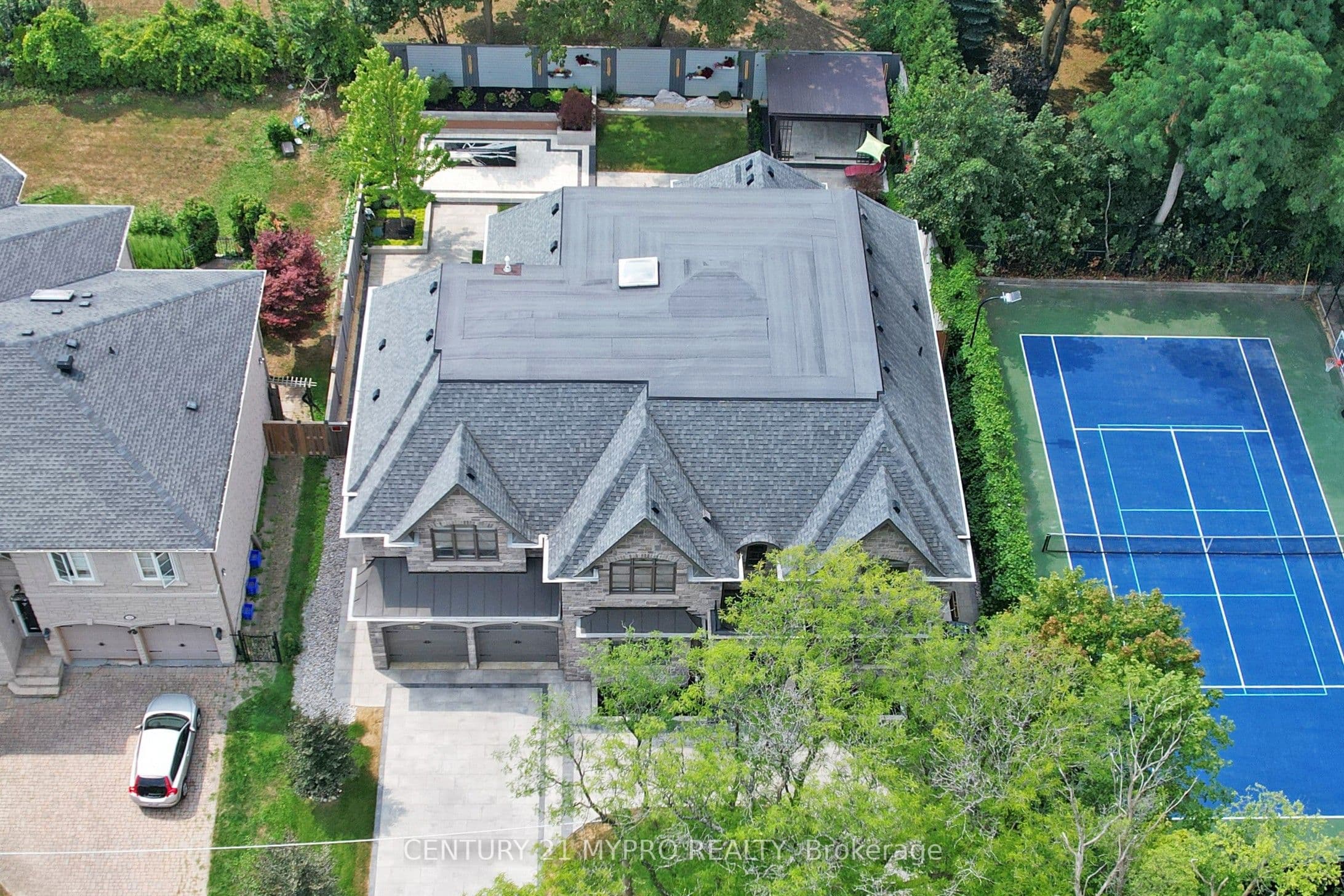 36 Farrington Drive, Toronto, ON M2L 2B6
