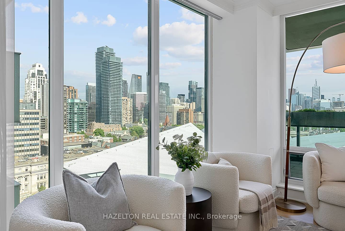 206 Bloor Street W 1402, Toronto, ON M5S 1T8