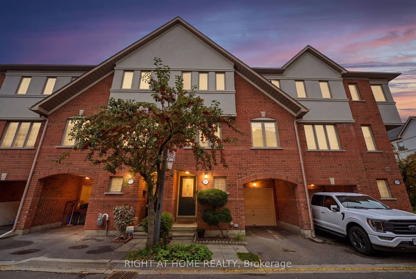 23 WEST DEANE PARK Drive 2, Toronto, ON M9B 2R5