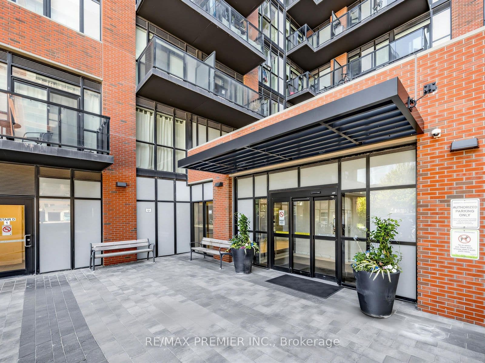 2300 St Clair Avenue W 615, Toronto, ON M6N 0B3
