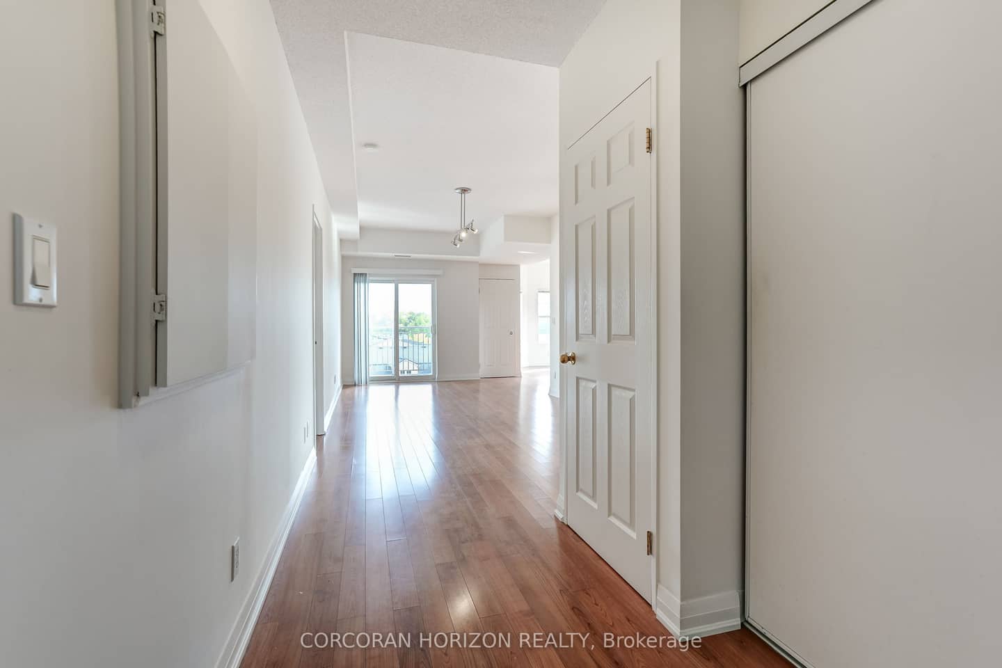 35 Hunt Avenue PH3, Richmond Hill, ON L4C 4H1
