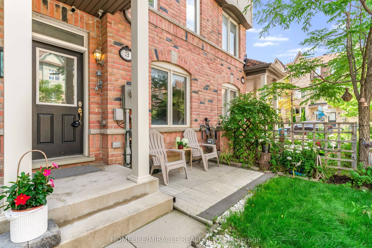 3 De Jong Street, Toronto, ON M1P 0C1