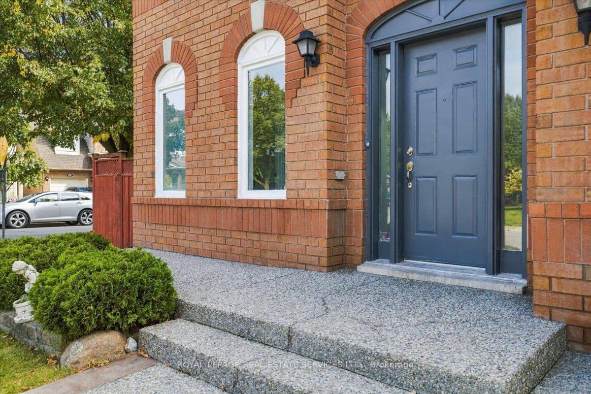 5180 Oakley Drive, Burlington, ON L7L 6N1