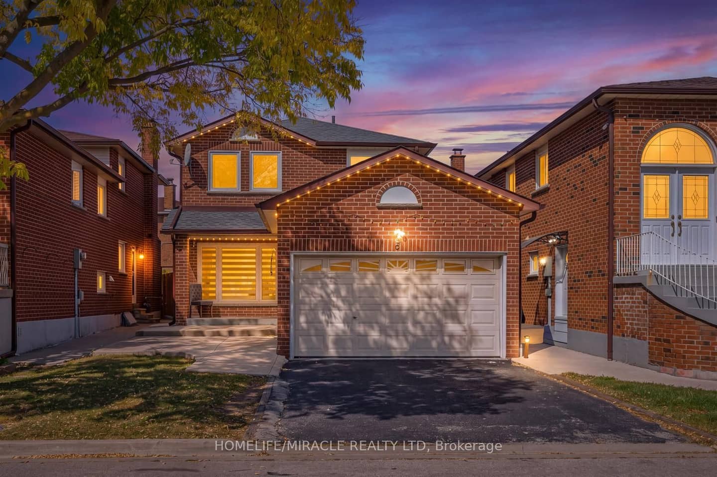 8 Loire Court, Toronto, ON M9V 4Z7