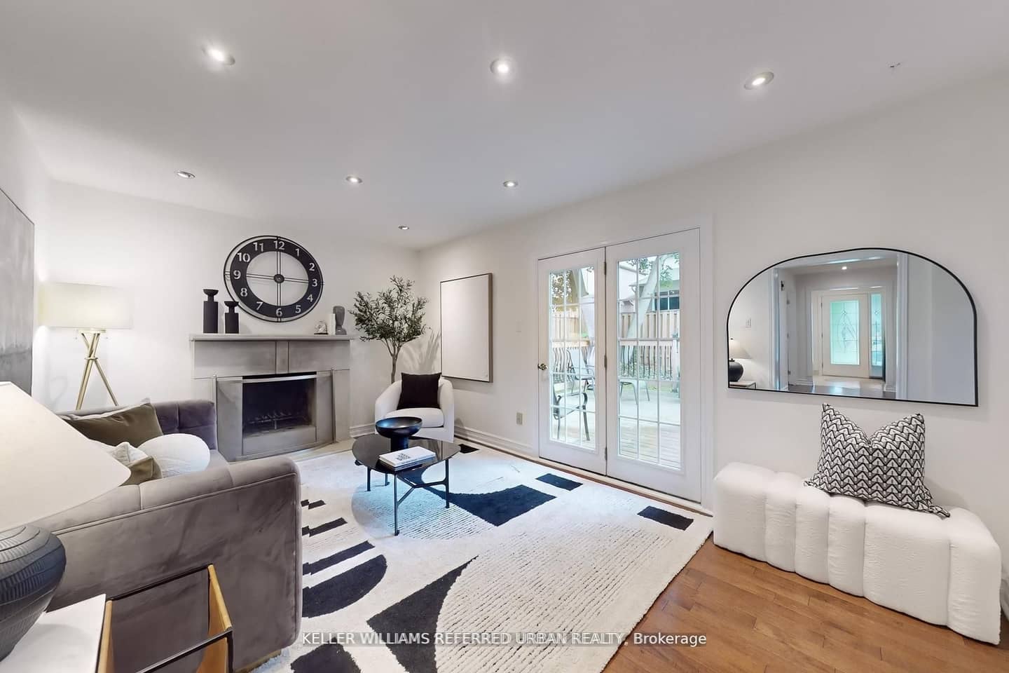 158 Walton Drive, Aurora, ON L4G 3R8