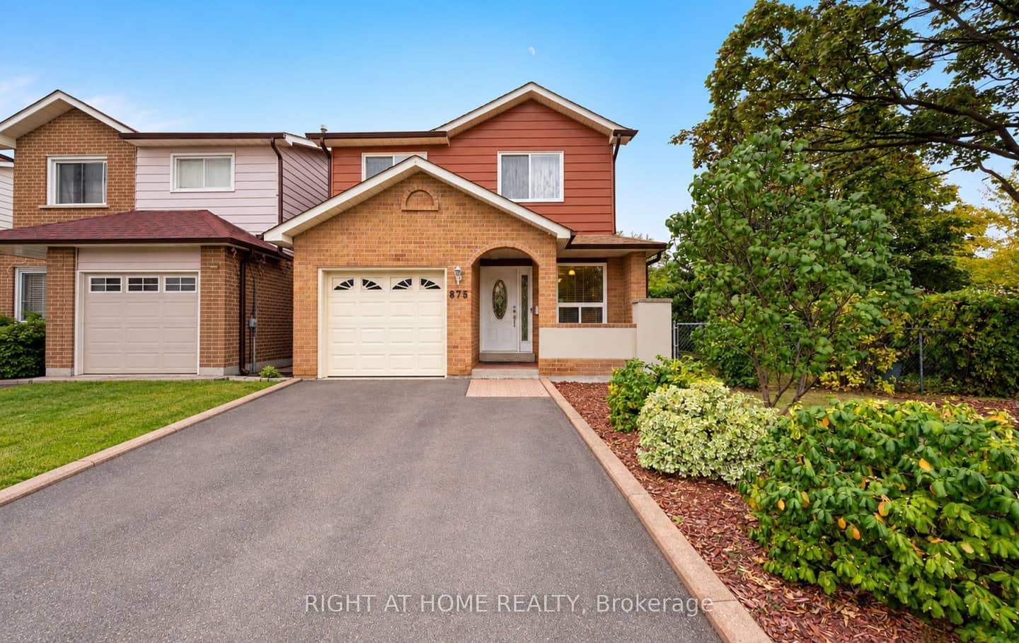 875 Messenger Meadow Drive, Mississauga, ON L5C 3T1