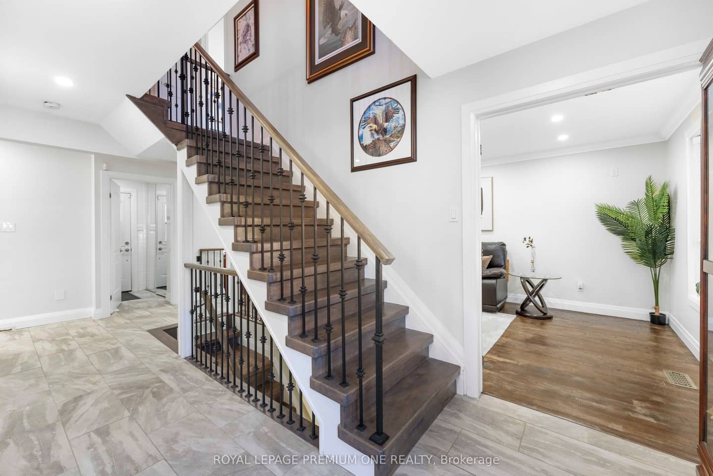 25 Sir Lancelot Court, Caledon, ON L7E 1N3