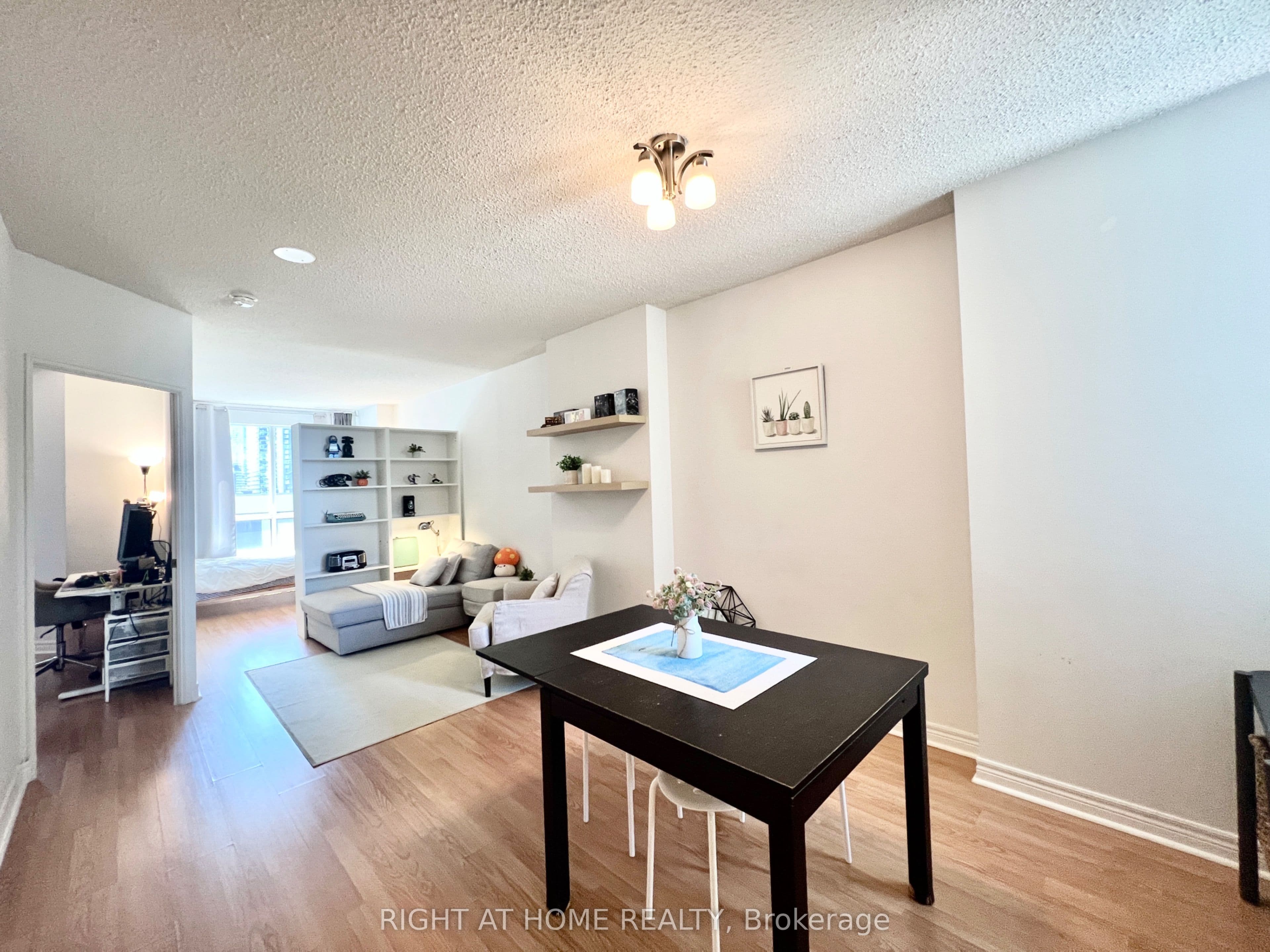 55 Bloor Street E 1702, Toronto, ON M4W 3W6