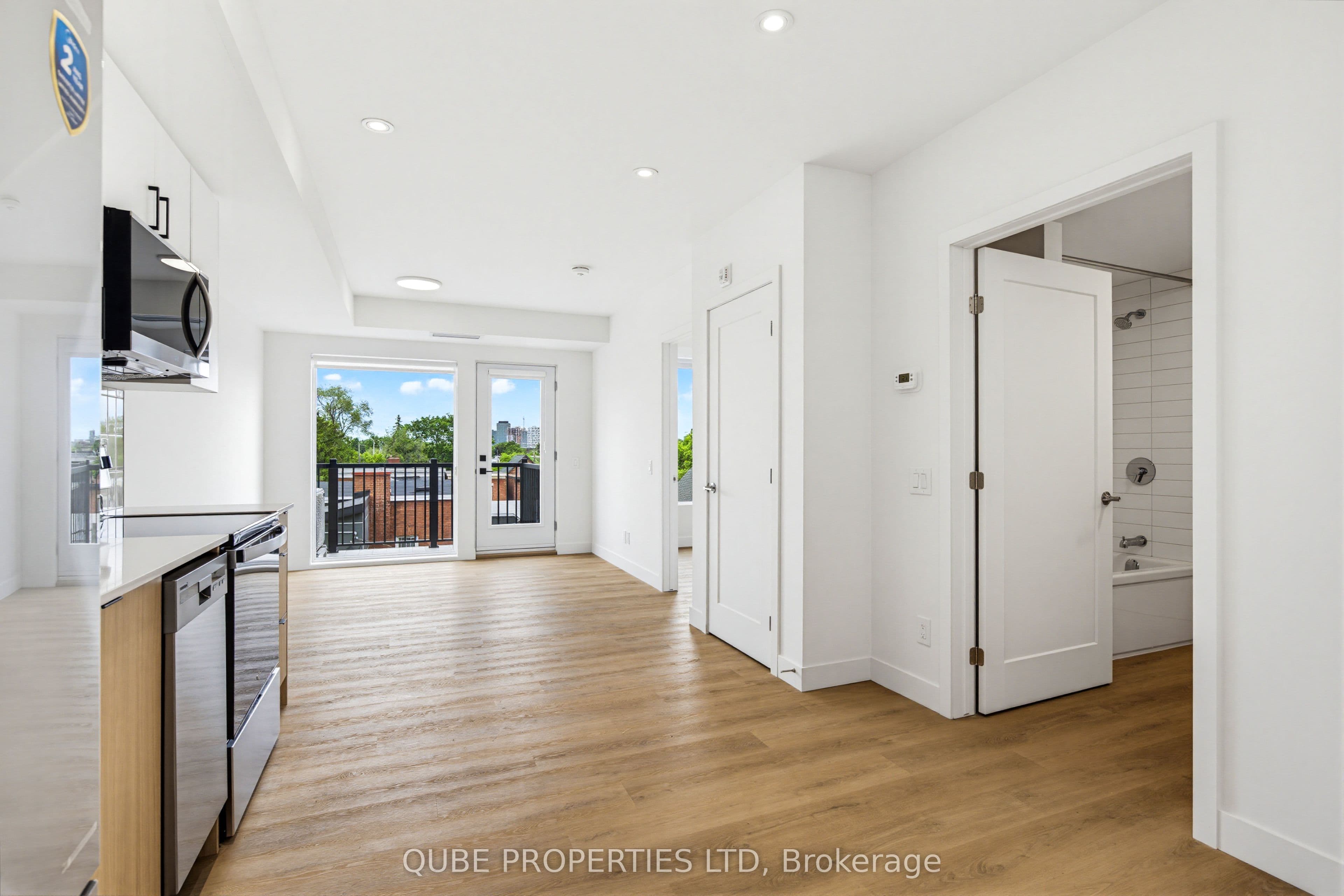 15 Larch Street Unit 305, West Centre Town, ON K1R 6W4