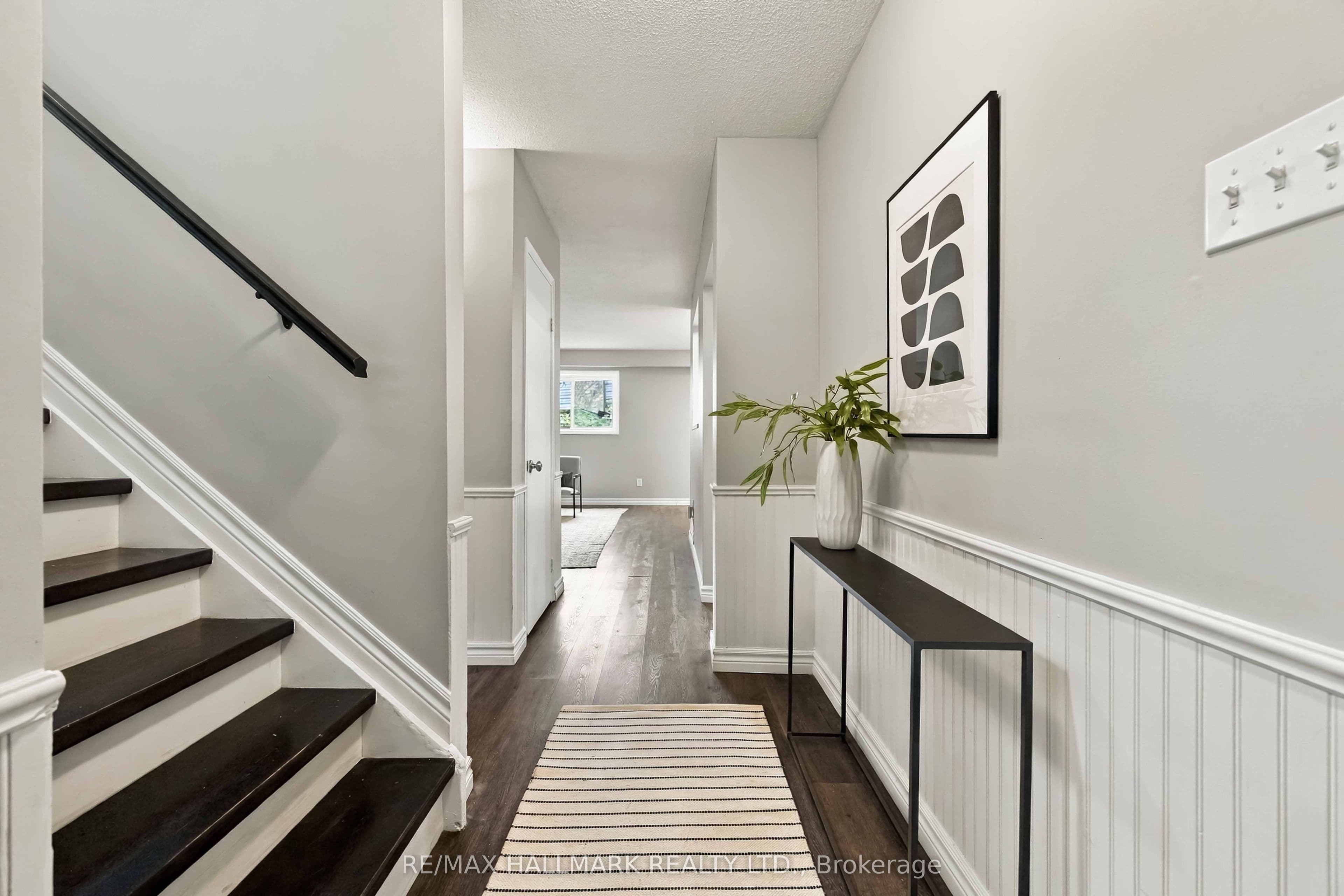 516 Creekview Circle, Pickering, ON L1W 2Z6