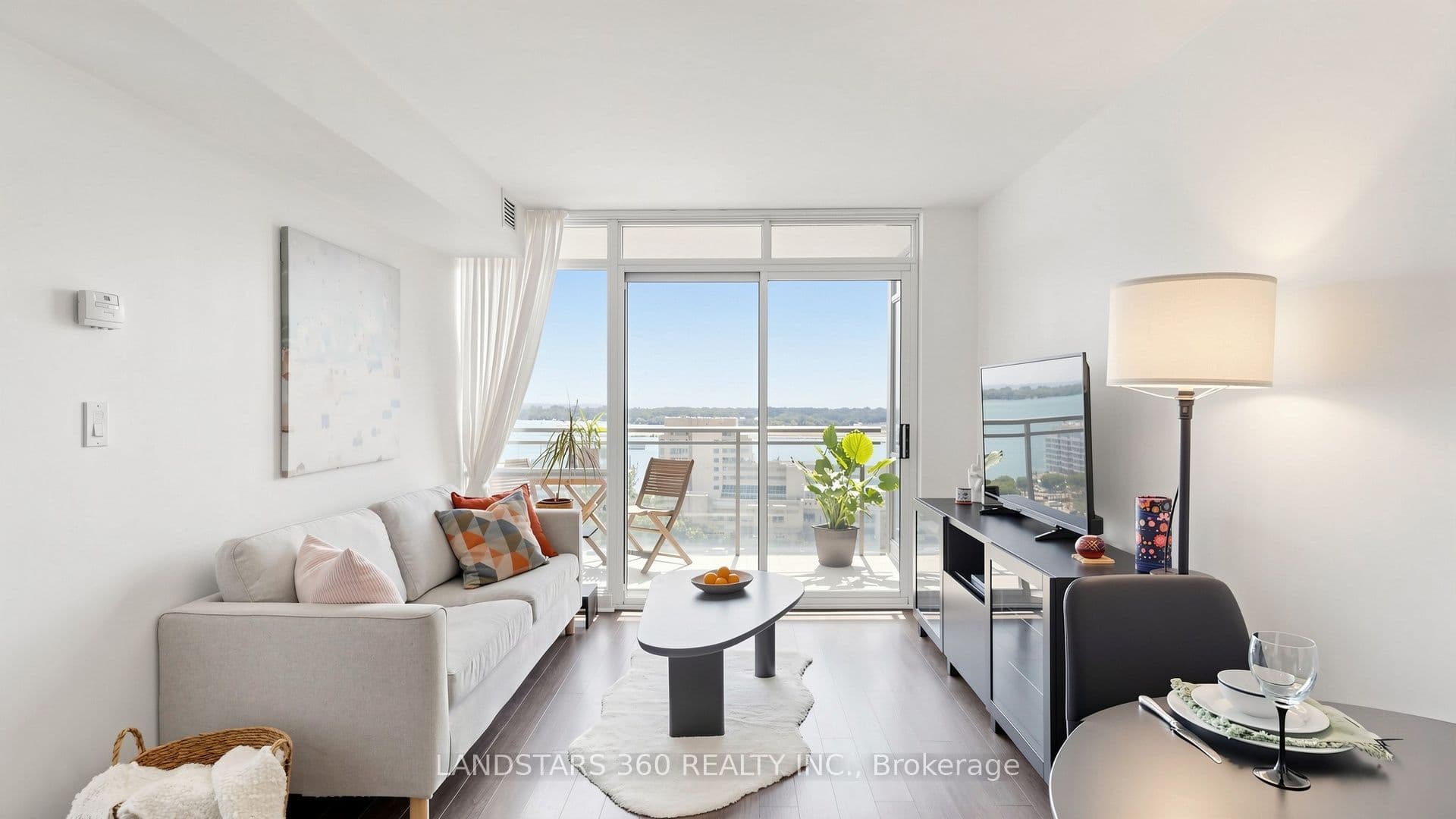 15 Fort York Boulevard 1811, Toronto, ON M5V 3Y4
