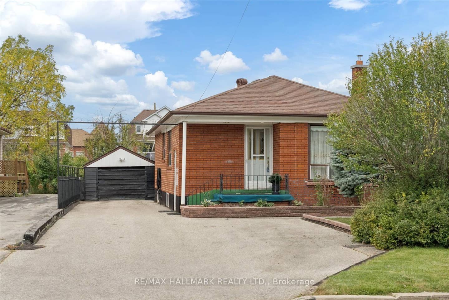 102 Cleta Drive, Toronto, ON M1K 3G7
