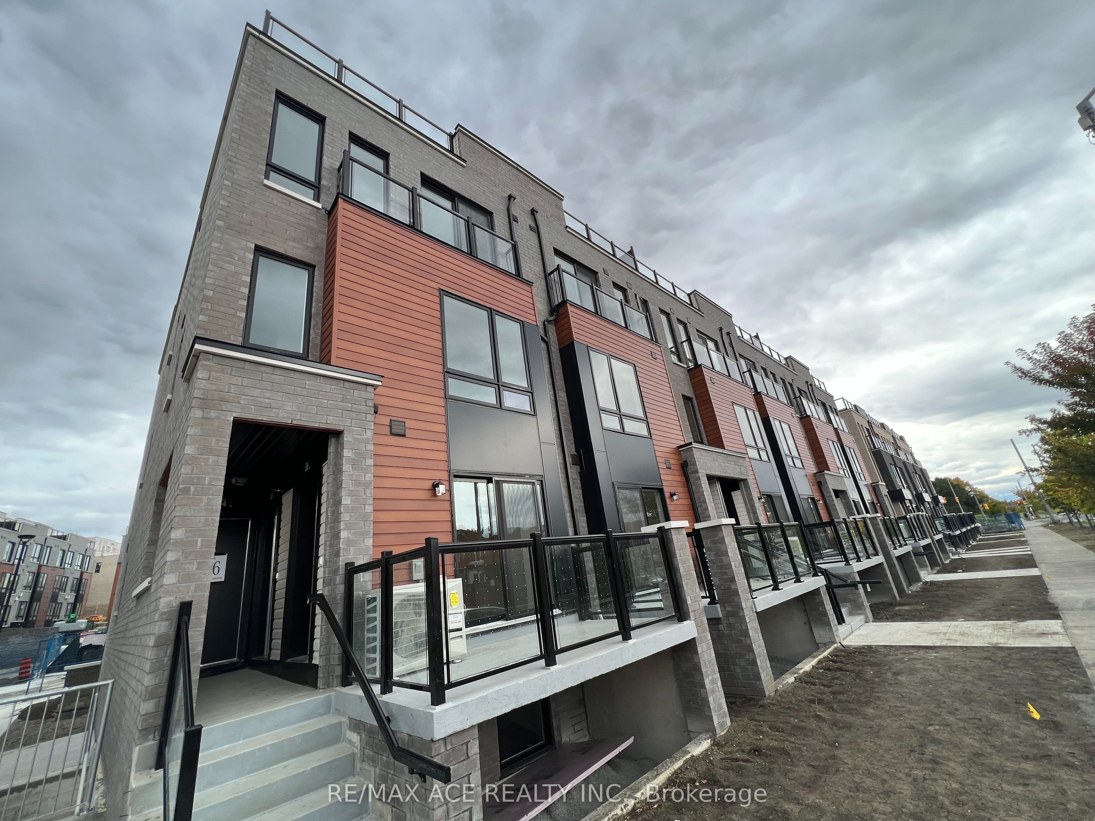 245 Mclevin Avenue 23, Toronto, ON M1B 0E8