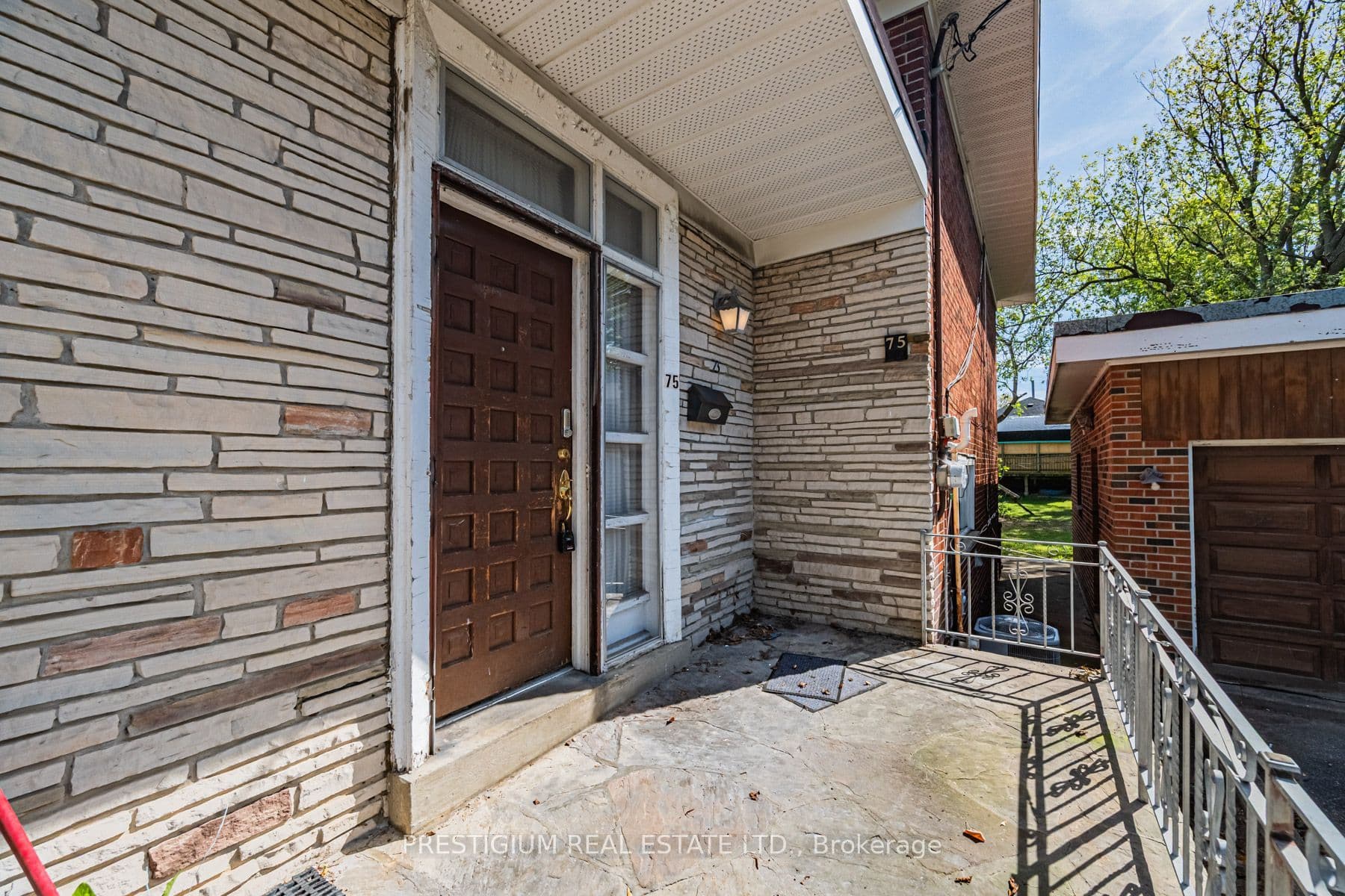 75 Stormont Avenue, Toronto, ON M5N 2C3
