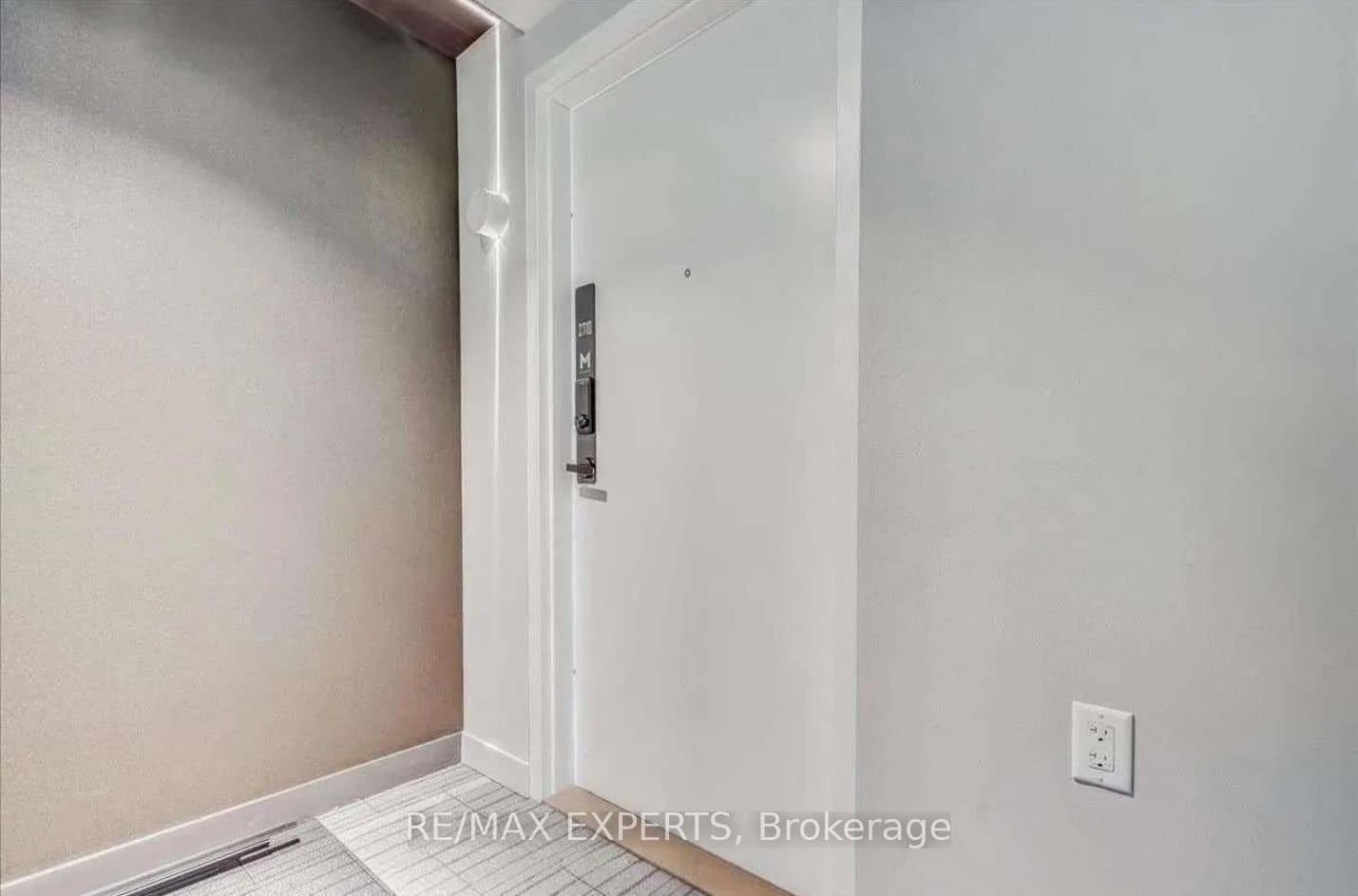 3900 Confederation Parkway 2710, Mississauga, ON L5B 0M3