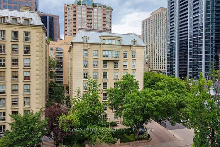 88 Charles Street E 702, Toronto, ON M4Y 2W7