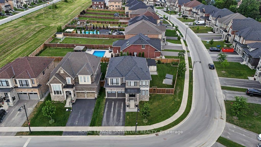 228 Reg Harrison Trail, Newmarket, ON L3X 0M4