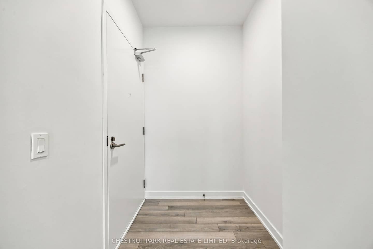 230 Simcoe Street 625, Toronto, ON M5T 1T4