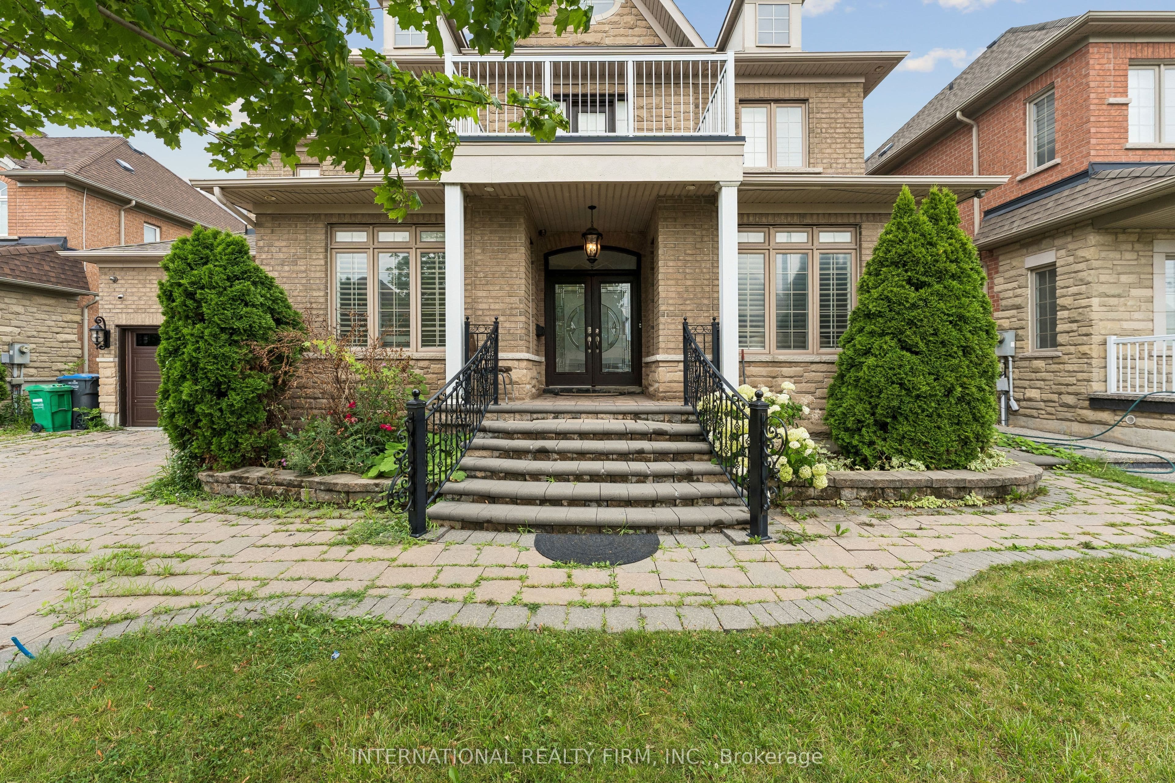 8 Redwillow Road, Brampton, ON L6P 2A3