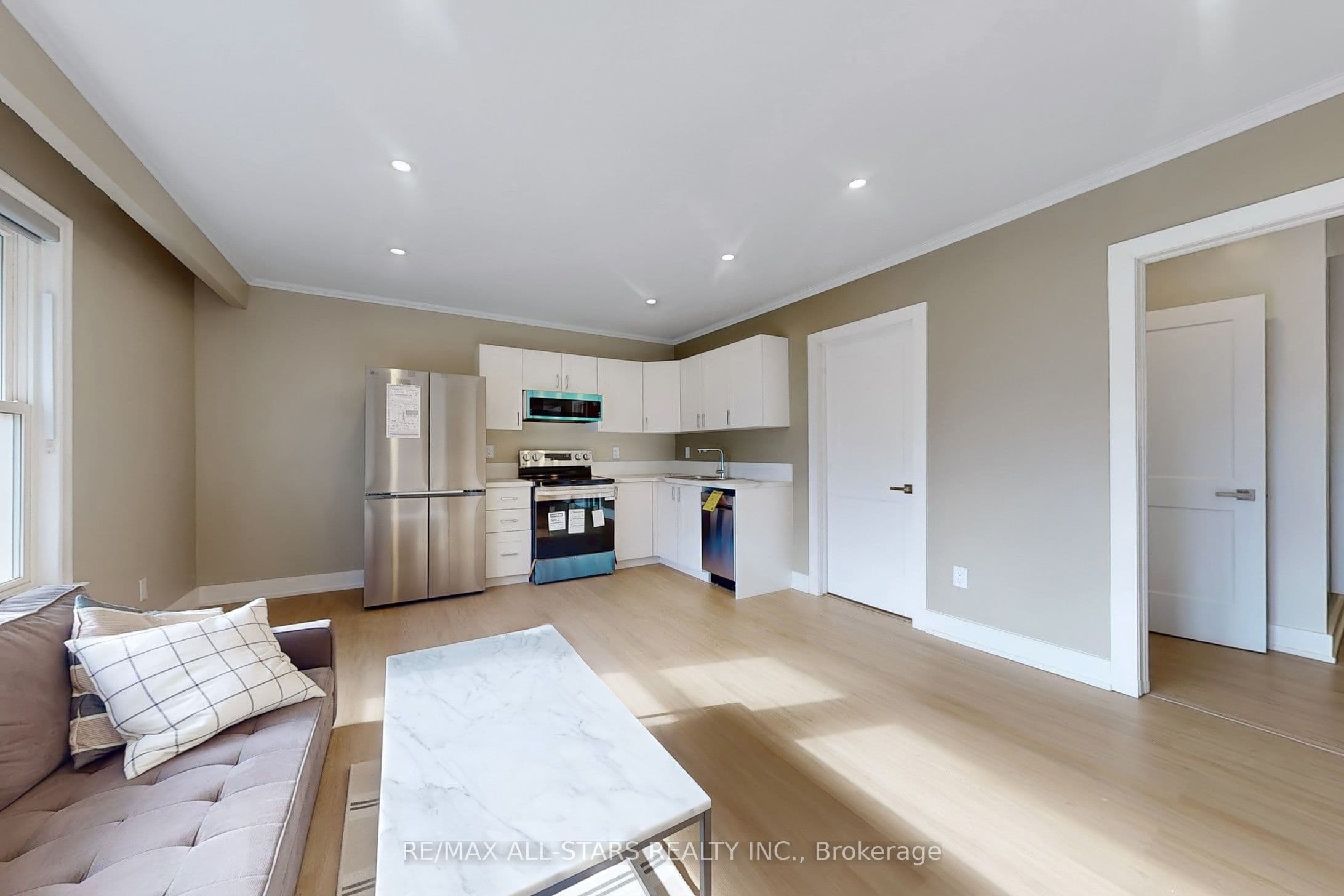 105 Betty Ann Drive, Toronto, ON M2N 1X1