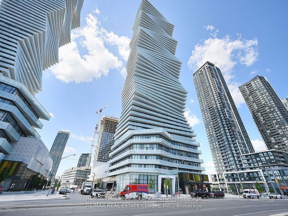 3900 Confederation Parkway 4111, Mississauga, ON L5B 0M3