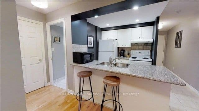 168 Simcoe Street 722, Toronto, ON M5H 4C9